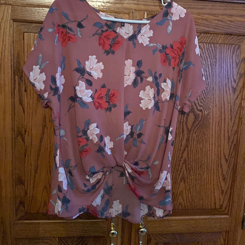 Mauve w/ blush/pink floral. Front tucked look btm Front Complete cvg 23” pit-pit